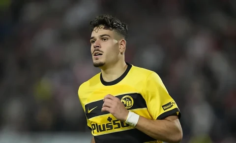 “Valensiya” isveçrəli yarımmüdafiəçini transfer etdi