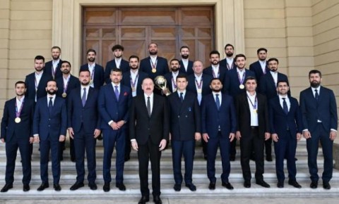 Prezident İlham Əliyev milli komandanı qəbul etdi