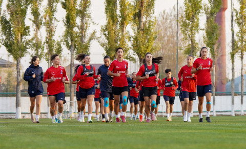 Qadın futbol millisinin Qazaxıstanda ilk məşqi