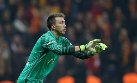 Fernando Muslera "Qalatasaray"dan gedir