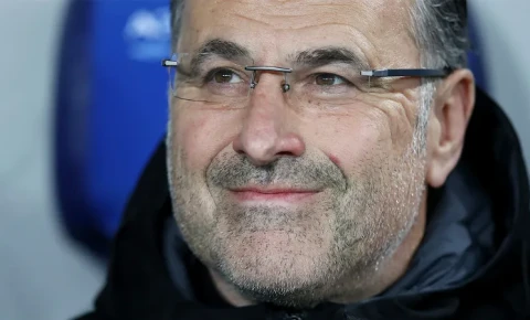 "Neftçi"nin sabiq baş məşqçisi "Dinamo"nun "sükanı arxasına" keçmək istəyir