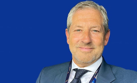 De Bleker hakimin tərəfini tutdu, “düzgün qərardır” dedi