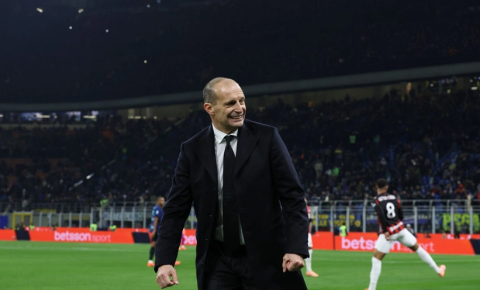 Massimiliano Alleqri "Milan"da 100-cü qələbəsini qazanıb