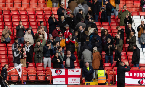 İngiltərədə azarkeş stadionda dünyasını dəyişdi, oyun yarımçıq qaldı