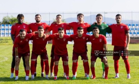 Vüsal yeni komandasında ilk oyununu keçirdi