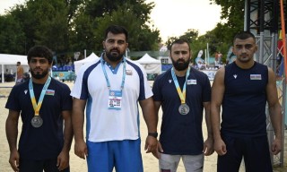 Çimərlik güləşində 2 medal