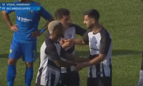 Premyer Liqada maraqlı olay: futbolçu baş məşqçinin qərarına qarşı çıxdı