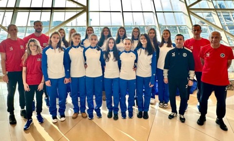 Voleybol yığmamız Polşaya yollandı