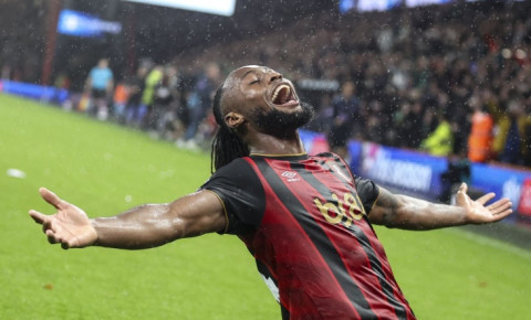 "Mançester Siti" yanvarda qanalı hücumçunu "rənglərinə bağlamağı" planlaşdırır