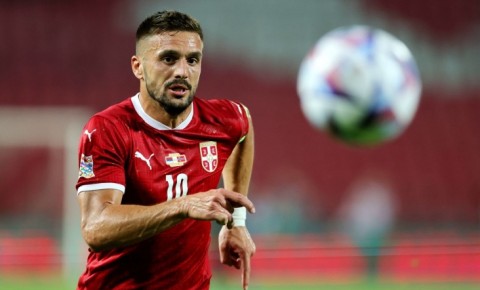 İstanbul klubu 2 futbolçu ilə vidalaşdı