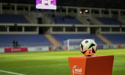 Lider autsayderi qonaq edir