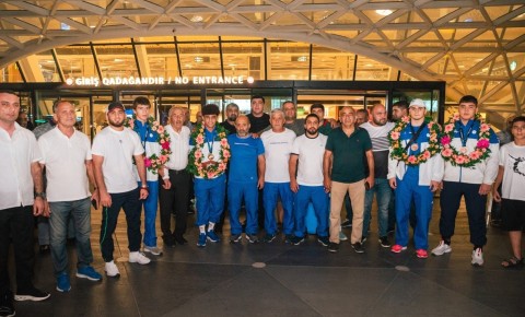 Dünya çempionatında uğurlu çıxış etmiş güləşçilərimiz Vətənə dönüblər