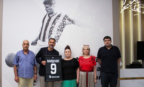Anatoli Banişevskinin ailəsi "Neftçi"nin qonağı oldu