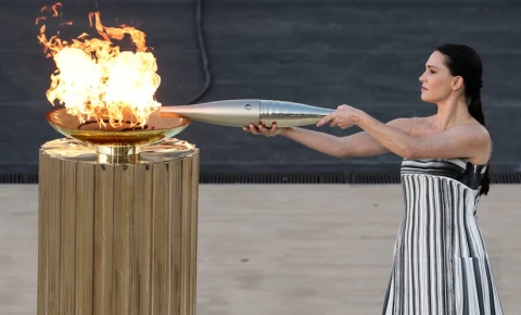 Qış Olimpiya Oyunlarının məşəli alovlandırıldı