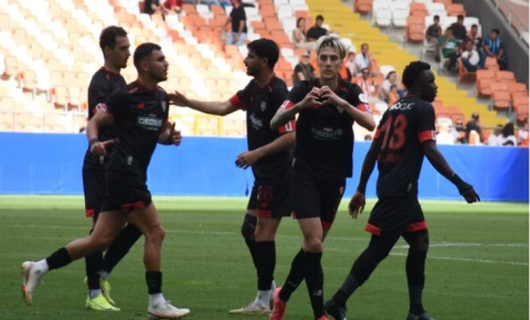 Azərbaycanlı futbolçu Türkiyə klubundan ayrıldı
