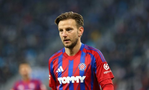 Məşhur futbolçu karyerasını başa vurur