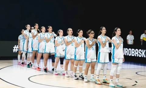 Basketbolçu qızlarımız ilk qələbəsinə sevinib