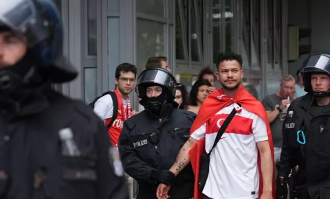 Türkiyə çempionunun fanatları Berlində 33 polisi yaralayıb