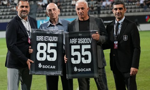 Boris Xetaqurov və Arif Əsədova xatirə hədiyyəsi