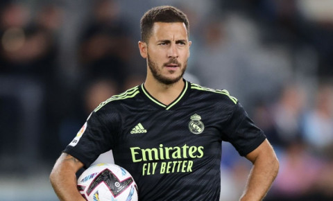 Eden Azar futbolda qəhrəmanının adını çəkdi