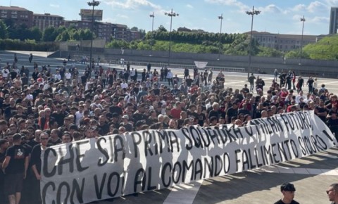 "Bizi bu əzabdan xilas edin, sizin rəhbərliyinizlə uğursuzluq qaçılmazdır"
