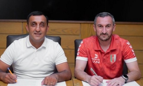 Vüqar Nadirov bölgə klubu ilə müqavilə imzaladı