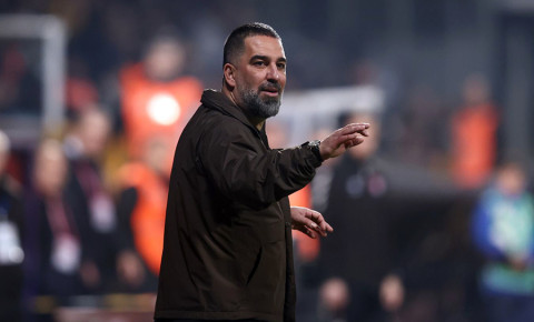 Arda Turan Bayramovu izləmək üçün millimizin oyununda