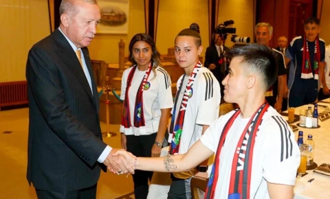 Millimizin futbolçuları Türkiyə Prezidenti ilə görüşdülər