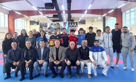 Karate Federasiyasında milli üzvləri ilə görüş və maaş artımı