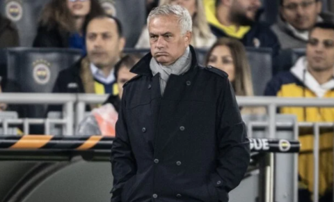 “Fənərbağça” azarkeşləri Mourinyonun istefasını istəyir