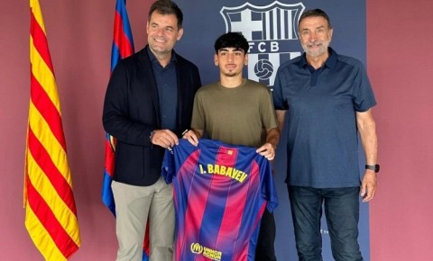 "Azərbaycanlı futbolçu rəsmən "Barselona"da
