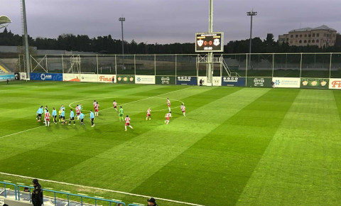 Lider autsayderi qonaq edir - Oyun başladı