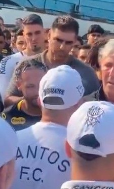 “Santos”un azarkeşləri bazaya basqın edib