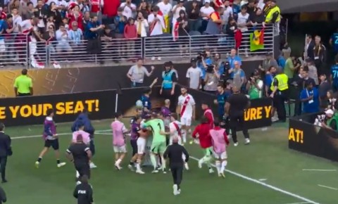 “İnter” və “River Pleyt” futrbolçuları arasında kütləvi dava