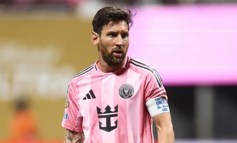 Messi dubl və məhsuldar ötürmə ilə komandasını növbəti mərhələyə daşıdı