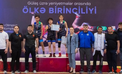 Futbolçu-güləşçi Mədinə Kərimova