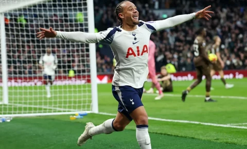 “Tottenhem”in baş məşqçisi Xavi Simonsu tərifləyib