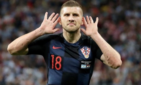 "Zirə"nin rəqibi məşhur futbolçu ilə anlaşdı