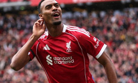 "Liverpul" Niderland millisinin üzvü ilə müqavilə imzalayacaq