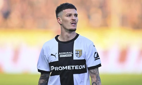 İtaliya klubunun hücumçusu PSV-yə transfer olundu