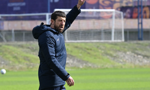 Millinin baş məşqçisi: “Futbolçularımız Rusiya ilə oyunda xarakter göstərdilər”