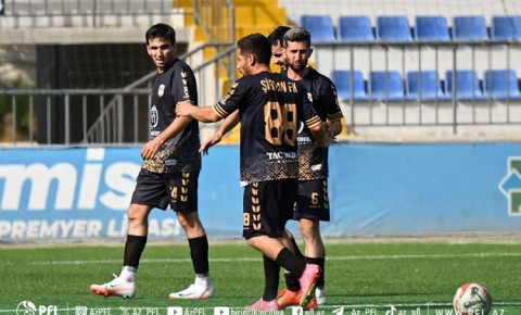 Bölgə klubu bütün futbolçuları ilə yollarını ayırdı