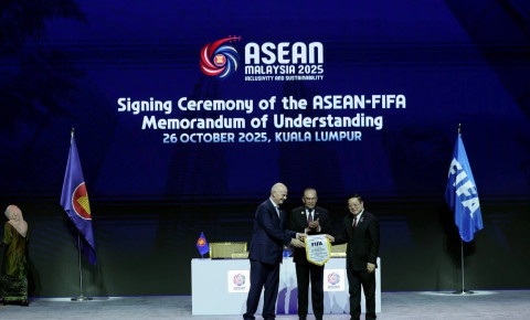 FİFA prezidenti ASEAN Kubokunu təqdim etdi