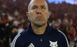 Brazliya klubu tanınmış portuqaliyalı məşqçi ilə yolları ayırdı