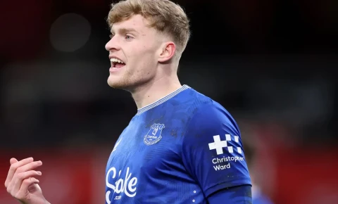 “Everton”un müdafiəçisi yenidən “Mançester Yunayted”in hədəfində