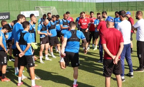 "Araz-Naxçıvan" "Alanyaspor"la bərabərə qaldı