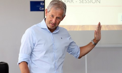 De Blekere: "Hakimlərə dəstək olmaq lazımdır"