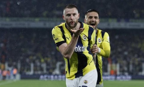 "Fənərbaxça" PSJ ilə danışıqlar aparır