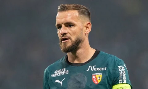 Fransalı futbolçunun məşq zamanı ayağı sınıb