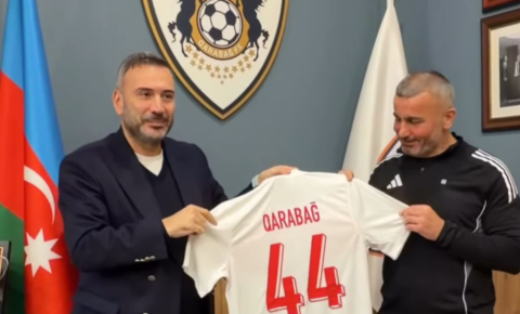 Ertem Şenerdən Qurban Qurbanova hədiyyə